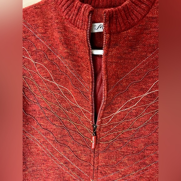 STUNNING VINTAGE full zip sweater.  Sz M or L.  Beautiful colour.  VERY UNIQUE!! - Picture 3 of 12
